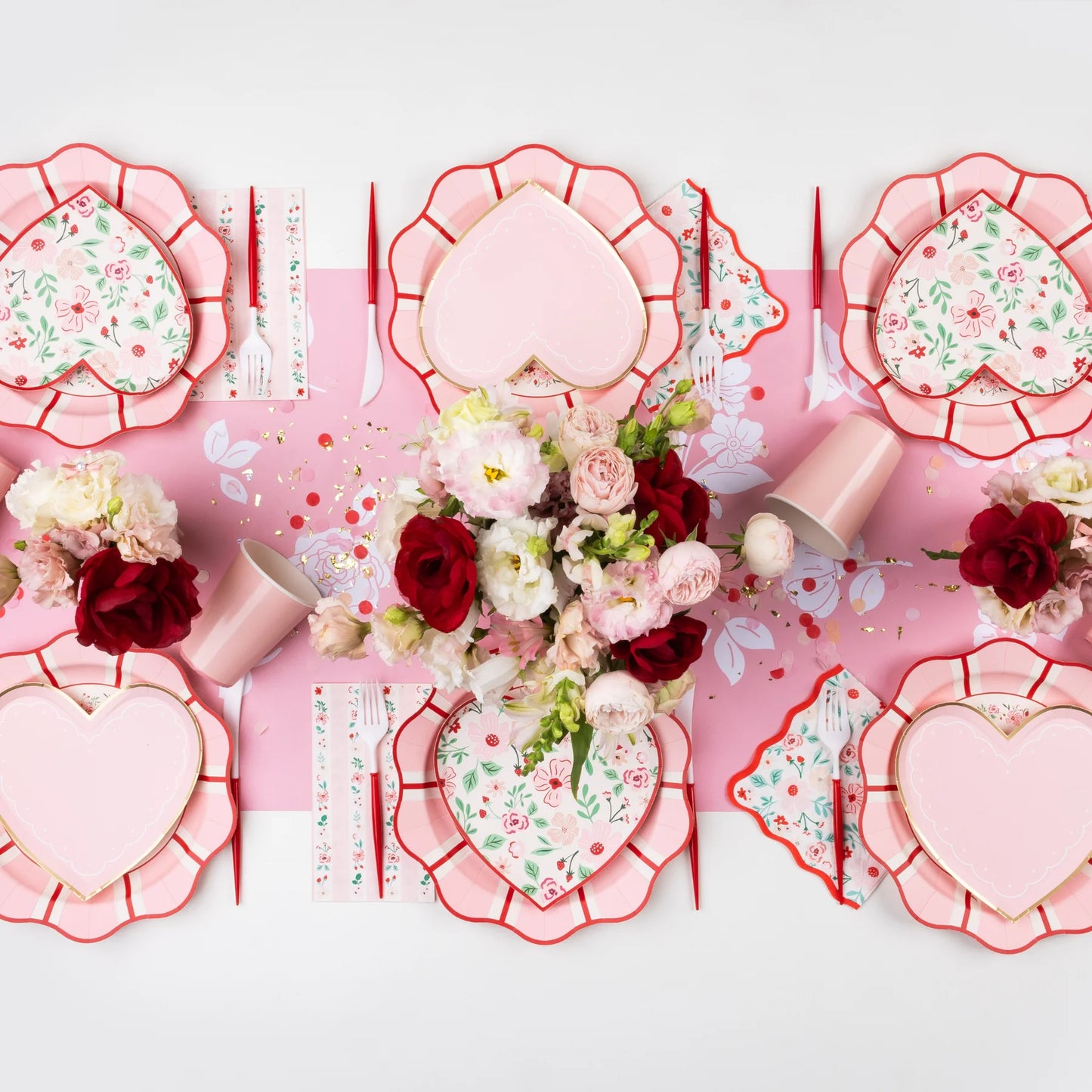 Plato rosado en forma de corazón