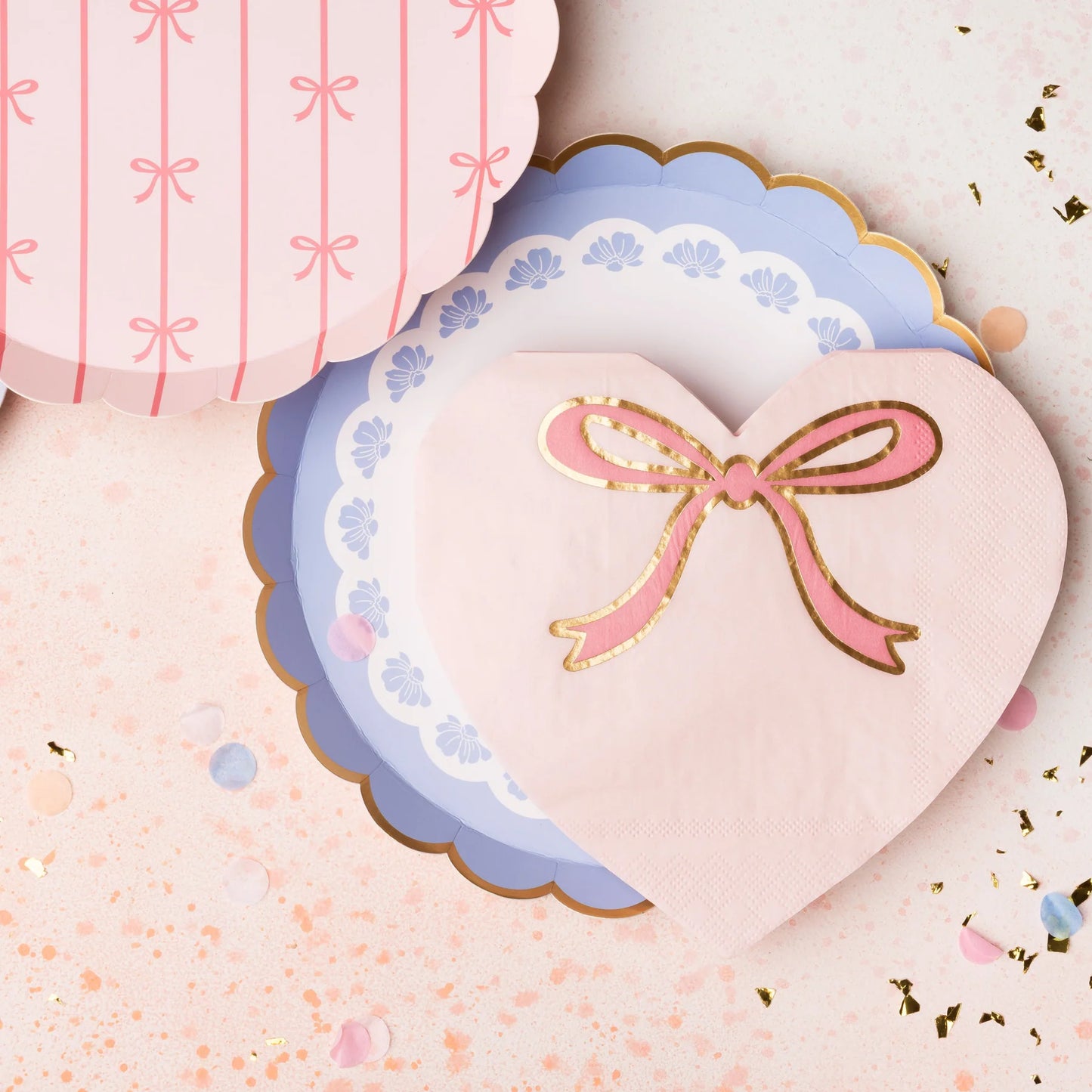 Servilletas grande en forma de corazón y lazos