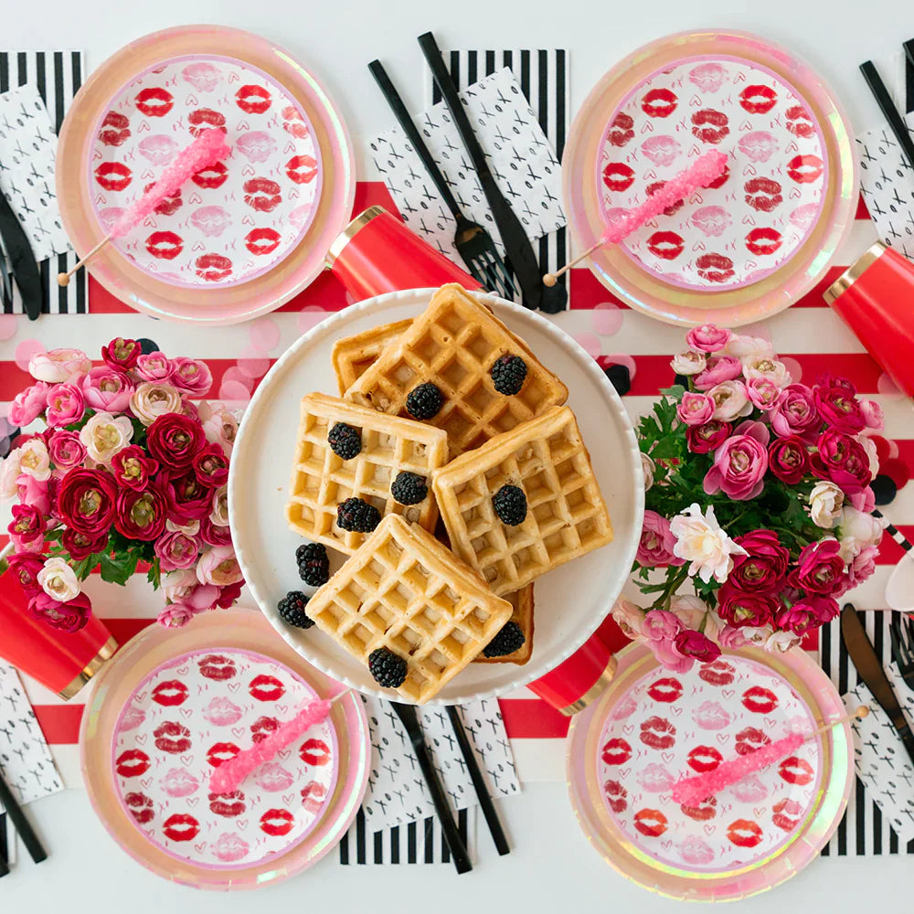 KISS PRINT DESSERT PLATES