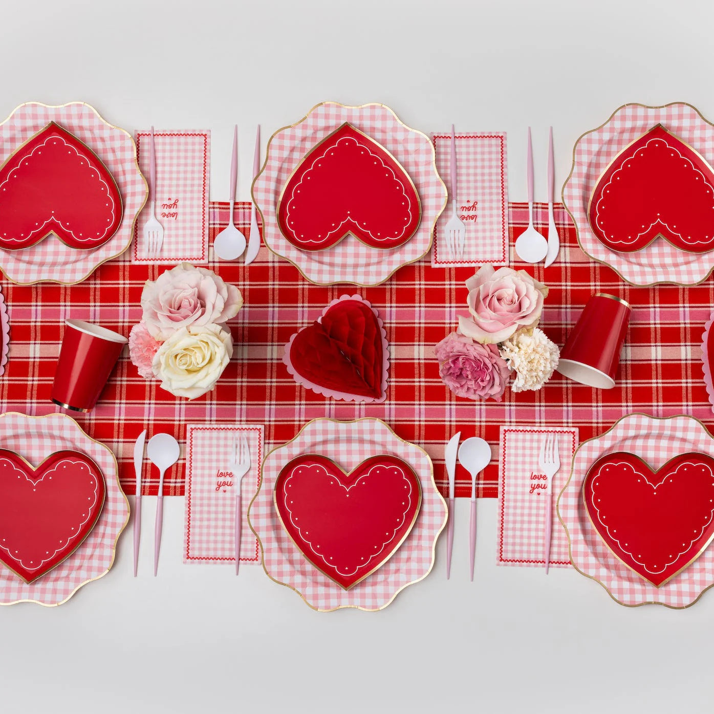 Platos Rojos en forma de corazón
